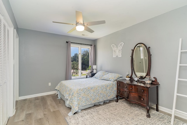 bedroom featuring visible vents, baseboards, light wood-style floors, and ceiling fan