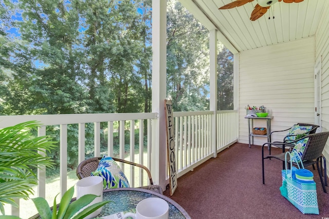 sunroom featuring ceiling fan