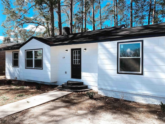 ranch-style home featuring crawl space and a chimney