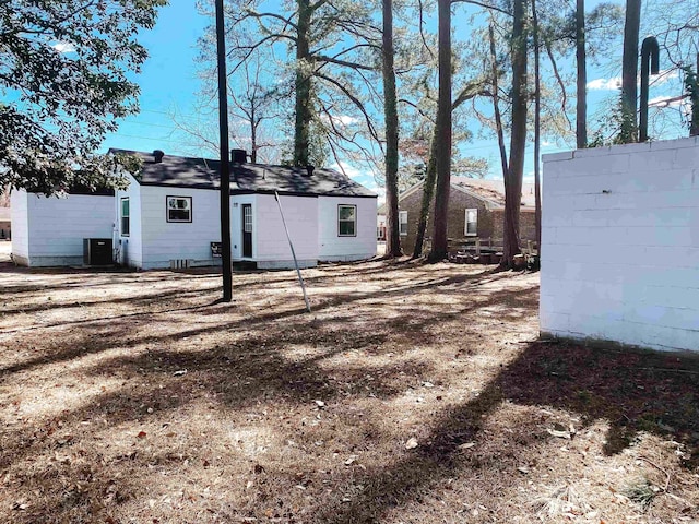 view of yard with central AC