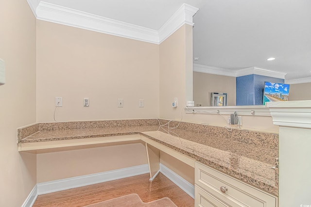 bathroom featuring crown molding, wood finished floors, recessed lighting, and baseboards