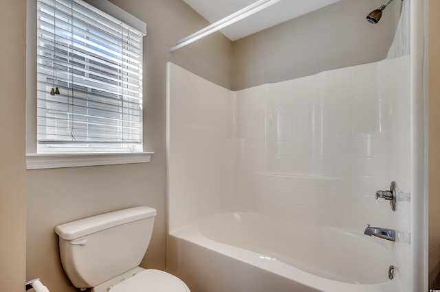 full bath featuring a wealth of natural light, toilet, and shower / tub combination