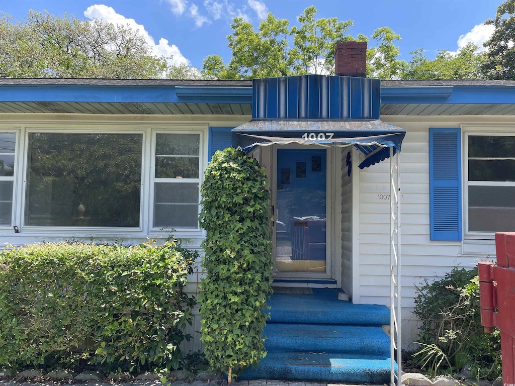1007 Yaupon Dr, Myrtle Beach, SC 29577 - property entrance with a chimney