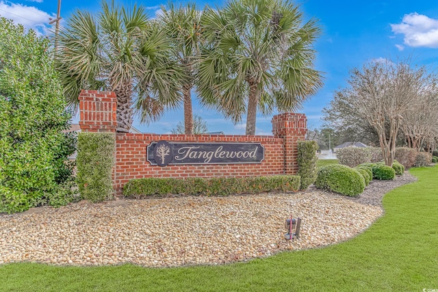 community sign featuring a lawn