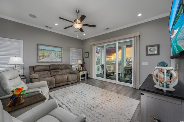 living room featuring recessed lighting, wood finished floors, and crown molding