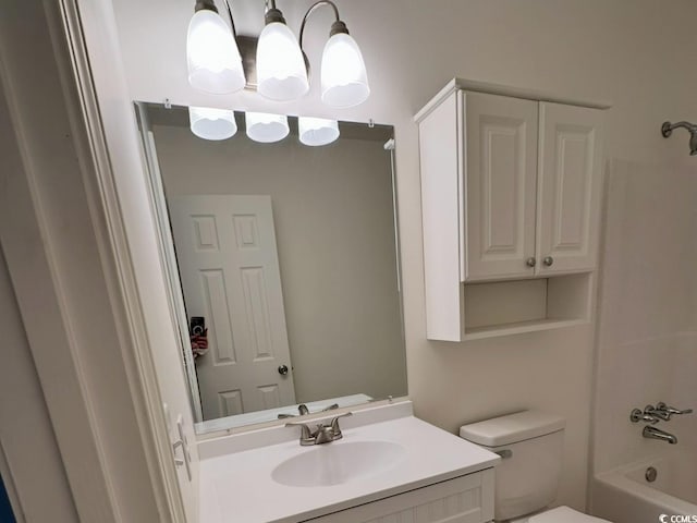 full bathroom with bathtub / shower combination, vanity, toilet, and an inviting chandelier