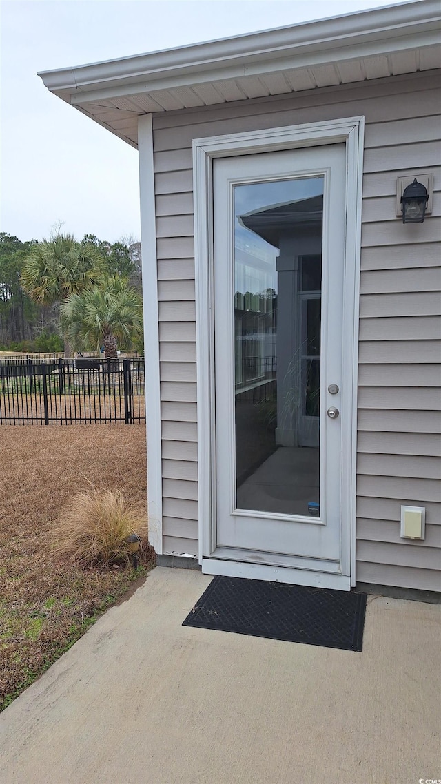 entrance to property with fence