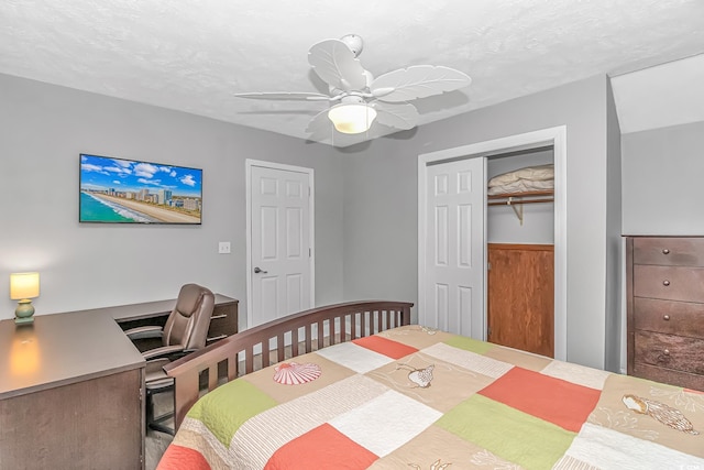 bedroom featuring a textured ceiling, a closet, and a ceiling fan