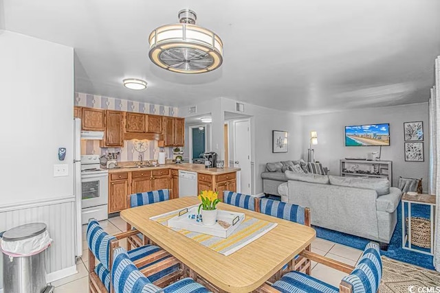 dining room featuring light tile patterned floors