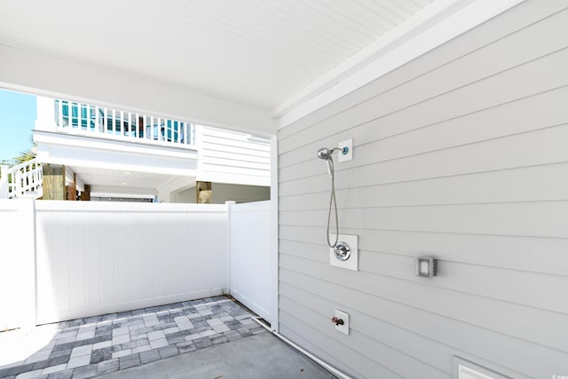 bathroom featuring concrete floors