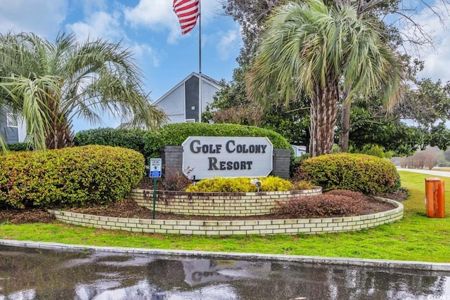 community sign featuring a lawn