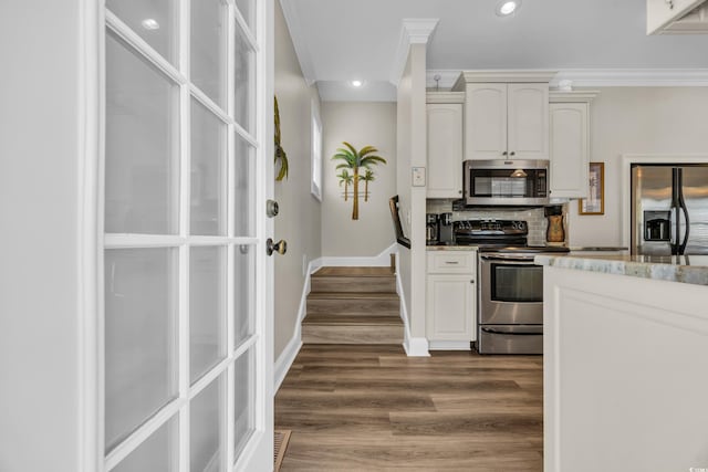 6001-MH69B S Kings Hwy, Myrtle Beach, SC 29575 - kitchen featuring stainless steel appliances, recessed lighting, dark wood-style floors, baseboards, and backsplash