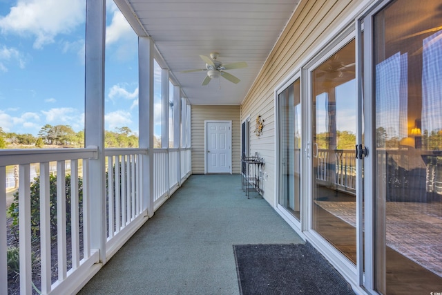 sunroom / solarium with a ceiling fan