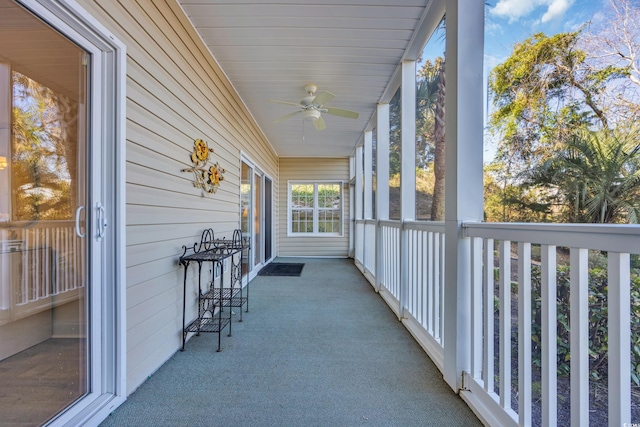 sunroom featuring a ceiling fan