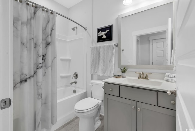 bathroom with shower / tub combo with curtain, vanity, and toilet