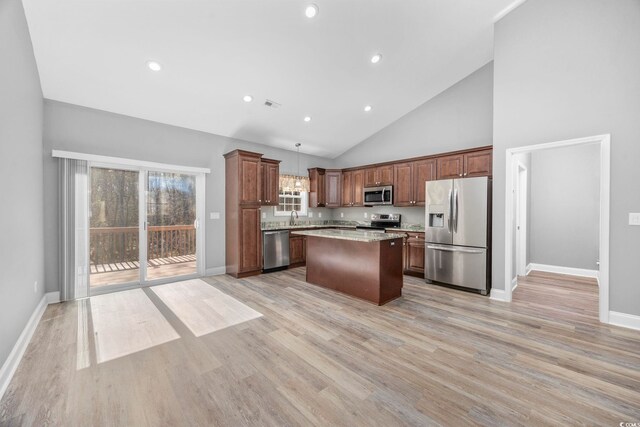 108 Silver Peak Dr, Conway, SC 29526 - kitchen featuring stainless steel appliances, a sink, a kitchen island, light wood-type flooring, and recessed lighting