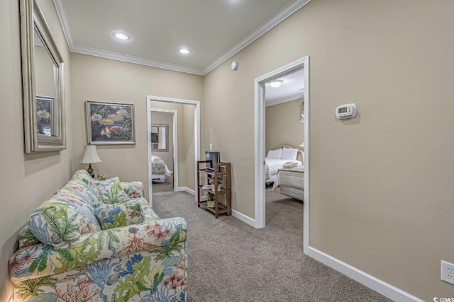 living area featuring recessed lighting, baseboards, crown molding, and carpet