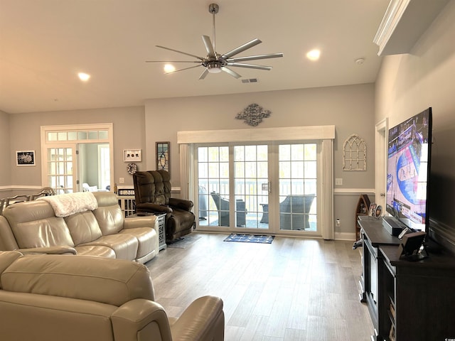 living area with light wood finished floors, visible vents, baseboards, ceiling fan, and recessed lighting