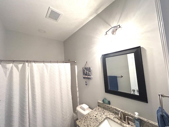 bathroom featuring visible vents, toilet, a shower with curtain, and a sink