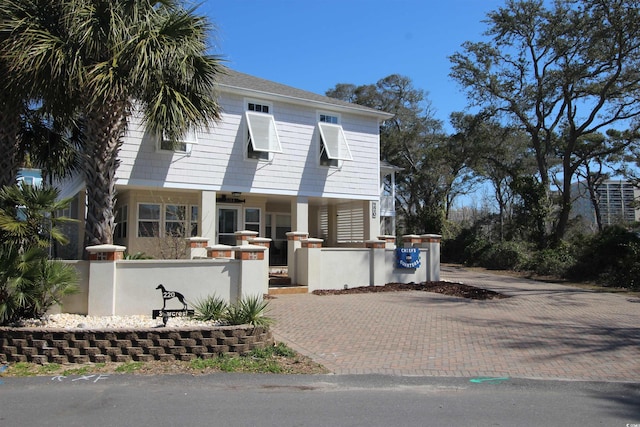 view of front of house featuring a porch and a fenced front yard