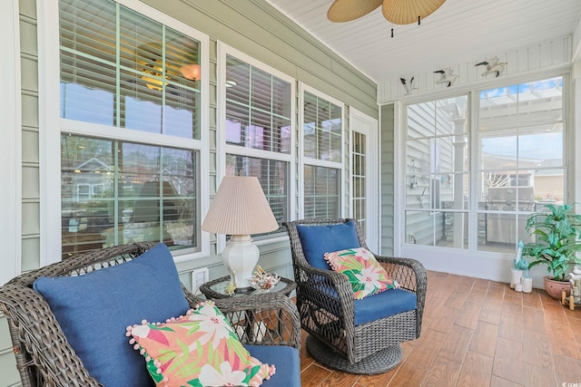 sunroom with ceiling fan