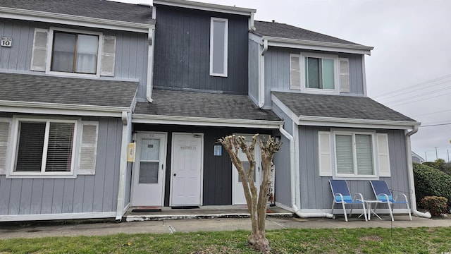 view of front of property with roof with shingles