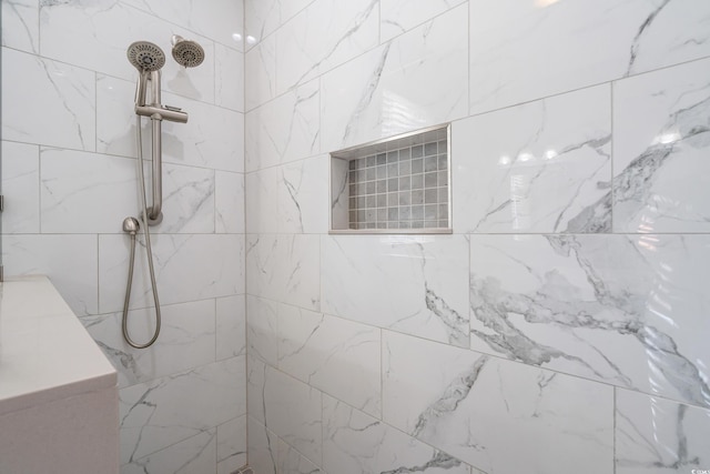 bathroom featuring a tile shower