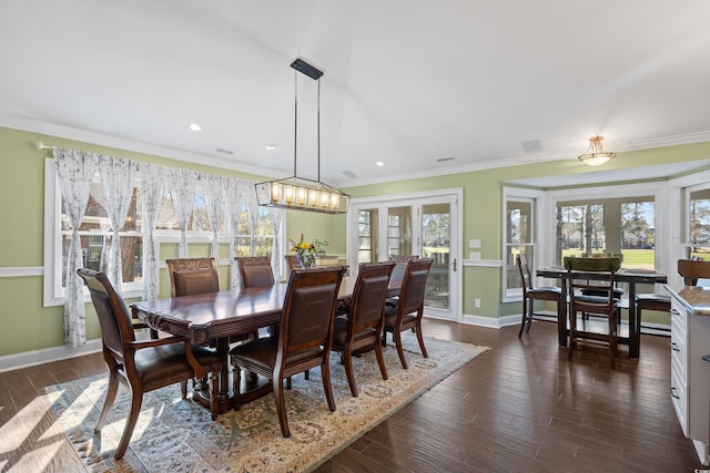 dining room with baseboards, plenty of natural light, dark wood-style floors, recessed lighting, and crown molding