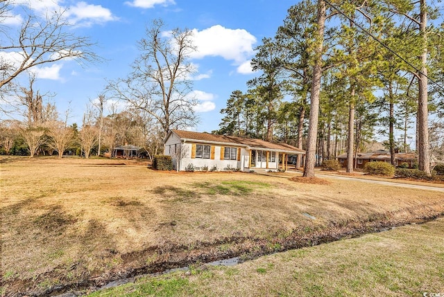 view of front of house with a front lawn and covered porch