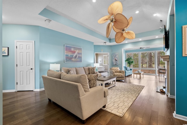 living area with recessed lighting, baseboards, dark wood-type flooring, and a ceiling fan