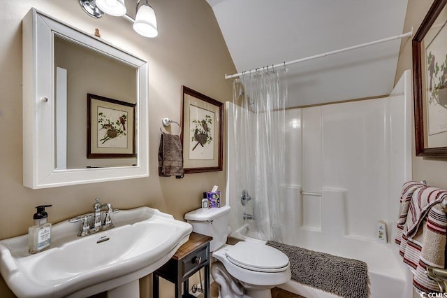 1539 Old Town Ave, Georgetown, SC 29440 - bathroom featuring shower / tub combo and vaulted ceiling