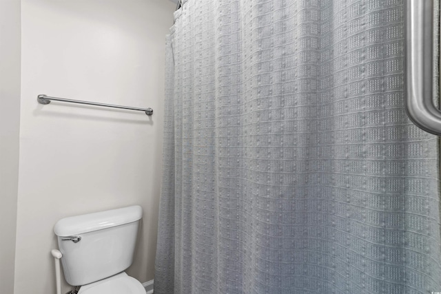 270 Pinehurst Ln Unit 9G, Pawleys Island, SC 29585 - full bathroom with toilet and a shower with curtain