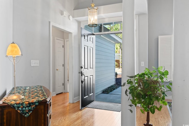 foyer with a chandelier and light wood-style flooring