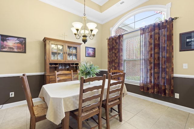 dining space featuring visible vents, crown molding, baseboards, a tray ceiling, and an inviting chandelier