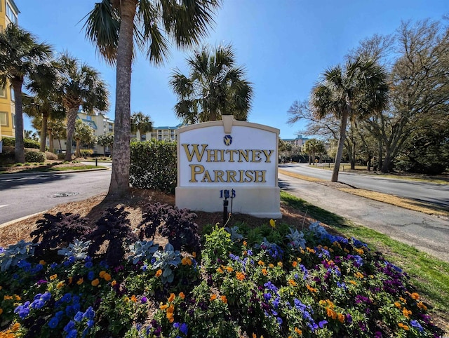 view of community / neighborhood sign