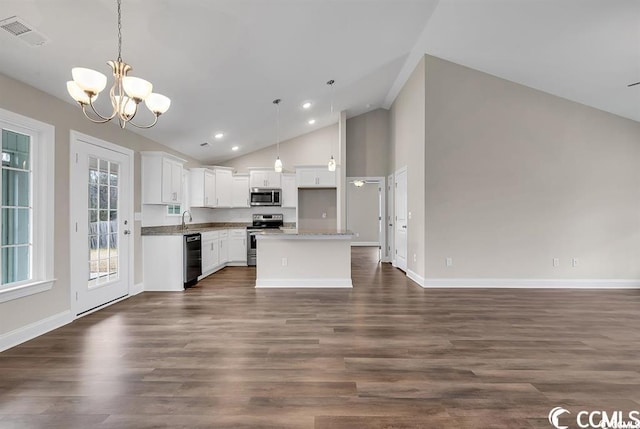 kitchen with visible vents, dark wood-type flooring, open floor plan, stainless steel appliances, and an inviting chandelier