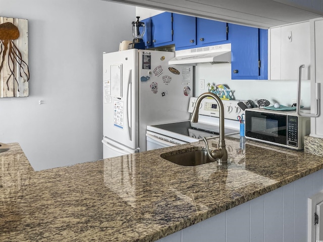 kitchen with under cabinet range hood, blue cabinetry, white appliances, and a sink