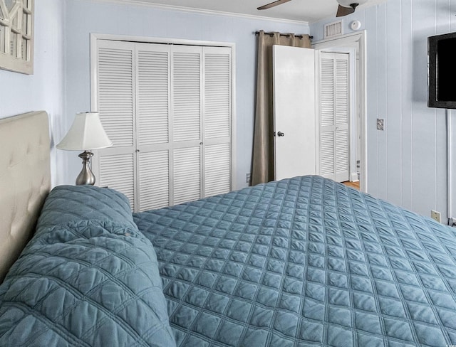 bedroom with a ceiling fan, crown molding, visible vents, and a closet