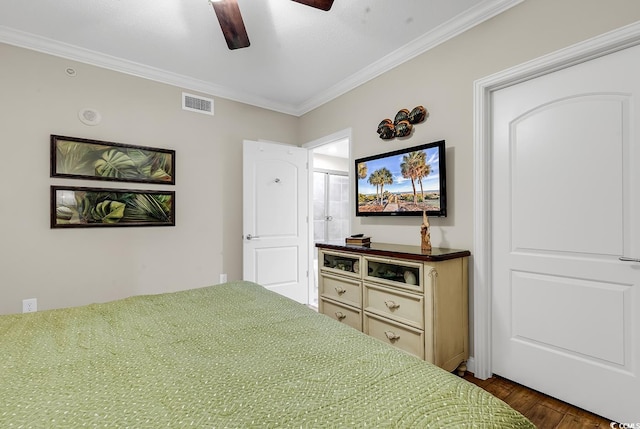 bedroom with ceiling fan, visible vents, dark wood-style floors, and ornamental molding