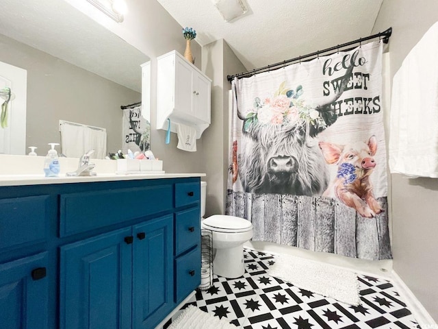 full bathroom featuring tile patterned floors, toilet, a textured ceiling, a shower with shower curtain, and vanity