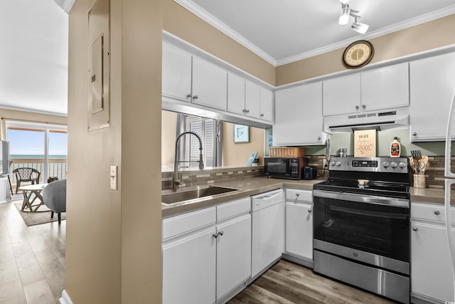 kitchen with ornamental molding, under cabinet range hood, a sink, stainless steel electric range, and white dishwasher