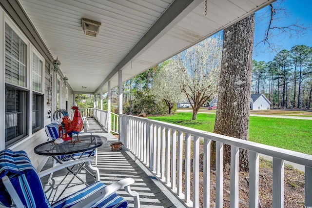 balcony featuring covered porch