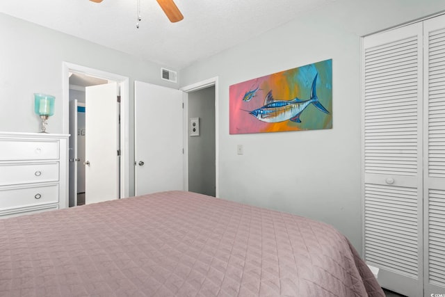 bedroom with visible vents, a textured ceiling, a closet, and ceiling fan