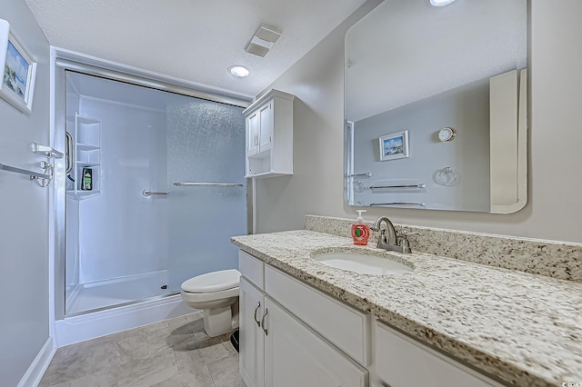 full bathroom featuring vanity, visible vents, a shower with shower door, a textured ceiling, and toilet