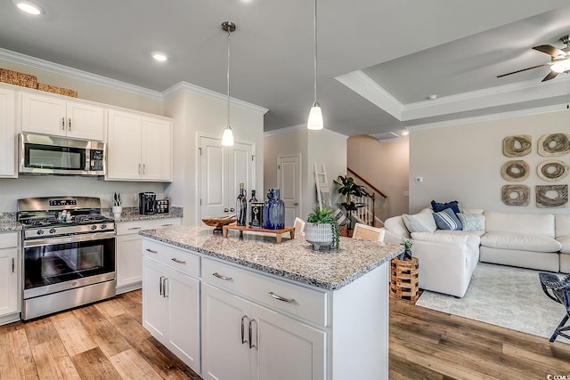 108 Wagner Cir, Conway, SC 29526 - kitchen with a kitchen island, open floor plan, stainless steel appliances, and light wood-style floors