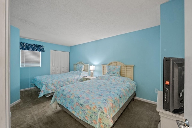 bedroom featuring a closet, baseboards, a textured ceiling, and carpet flooring