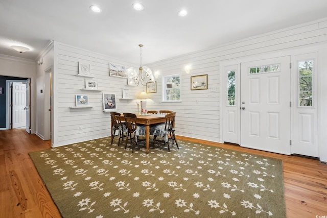 dining space featuring recessed lighting, wood finished floors, a chandelier, and crown molding