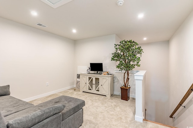 living area featuring recessed lighting, visible vents, light carpet, and baseboards