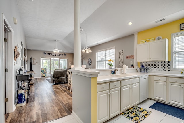 kitchen featuring a ceiling fan, visible vents, a peninsula, a sink, and dishwasher