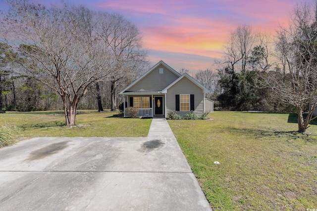 view of front facade featuring a porch and a yard